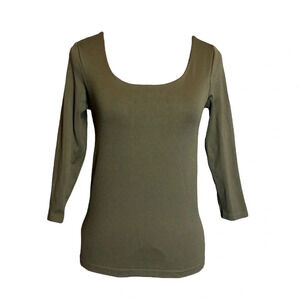NWOT Avec Les Filles olive green scoop neck 3/4 sleeve medium weight top. Sm/Med